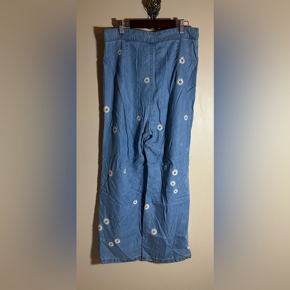 NWOT POL Daisy Denim Pants Size Small - Picture 2 of 3